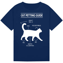 Lade das Bild in den Galerie-Viewer, Chic Cat T-Shirt – For Everyone
