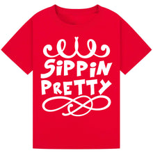 Lade das Bild in den Galerie-Viewer, Sippin’ Pretty T-Shirt – Stylish Wine Lover Tee
