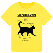 Lade das Bild in den Galerie-Viewer, Chic Cat T-Shirt – For Everyone
