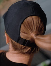 Lade das Bild in den Galerie-Viewer, Performance Ponytail Cap
