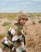 Load image into Gallery viewer, Chunky Knitted Patch Beanie
