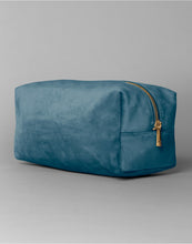 Lade das Bild in den Galerie-Viewer, Velvet Toiletry/Accessory Case
